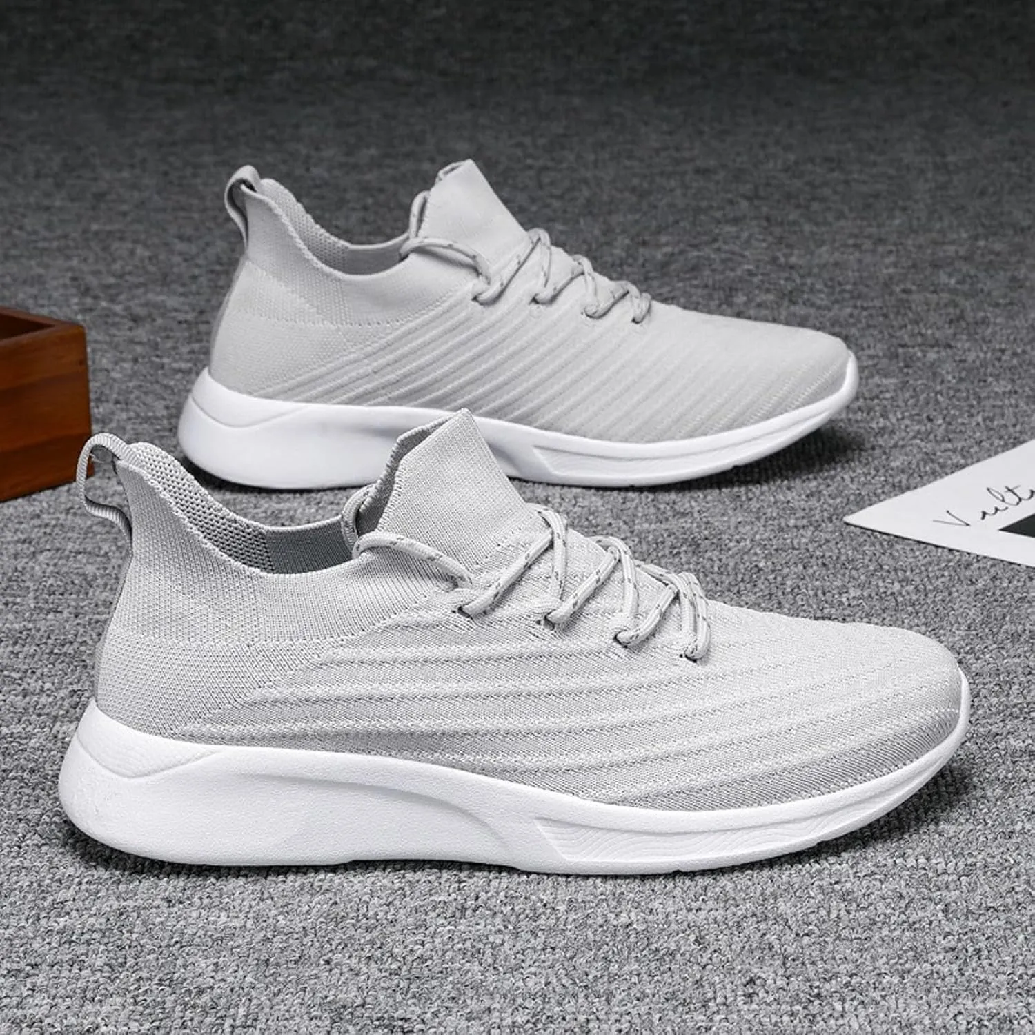 Men Sports Shoes Fashion New Pattern Simple Solid Color Couple Light and Sneaker Boots for Men Steel Sneaker Boots
