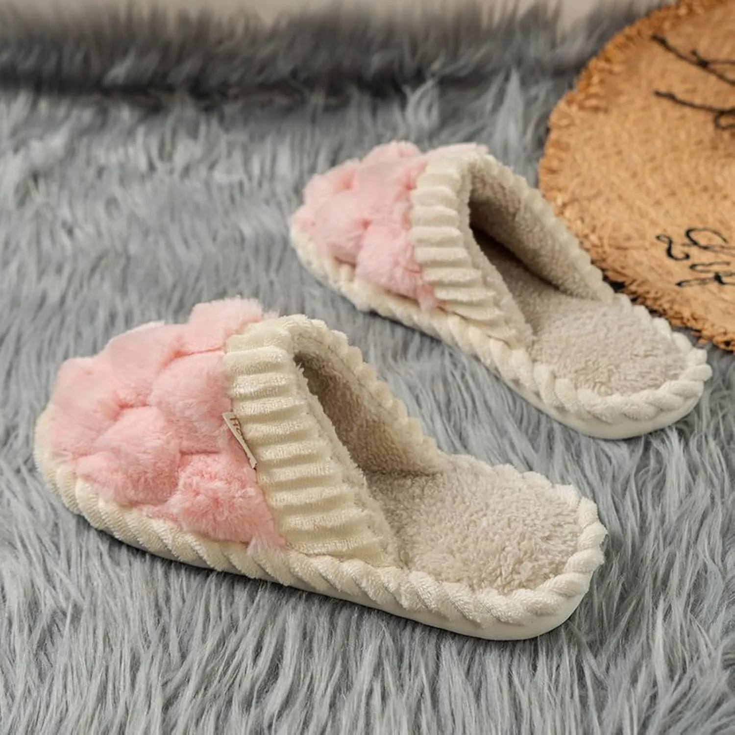 Winter Slippers Woman Memory Foam Fluffy Soft Warm Slip on Slippers Anti-Skid Cozy Plush Slippers for Indoor Outdoor