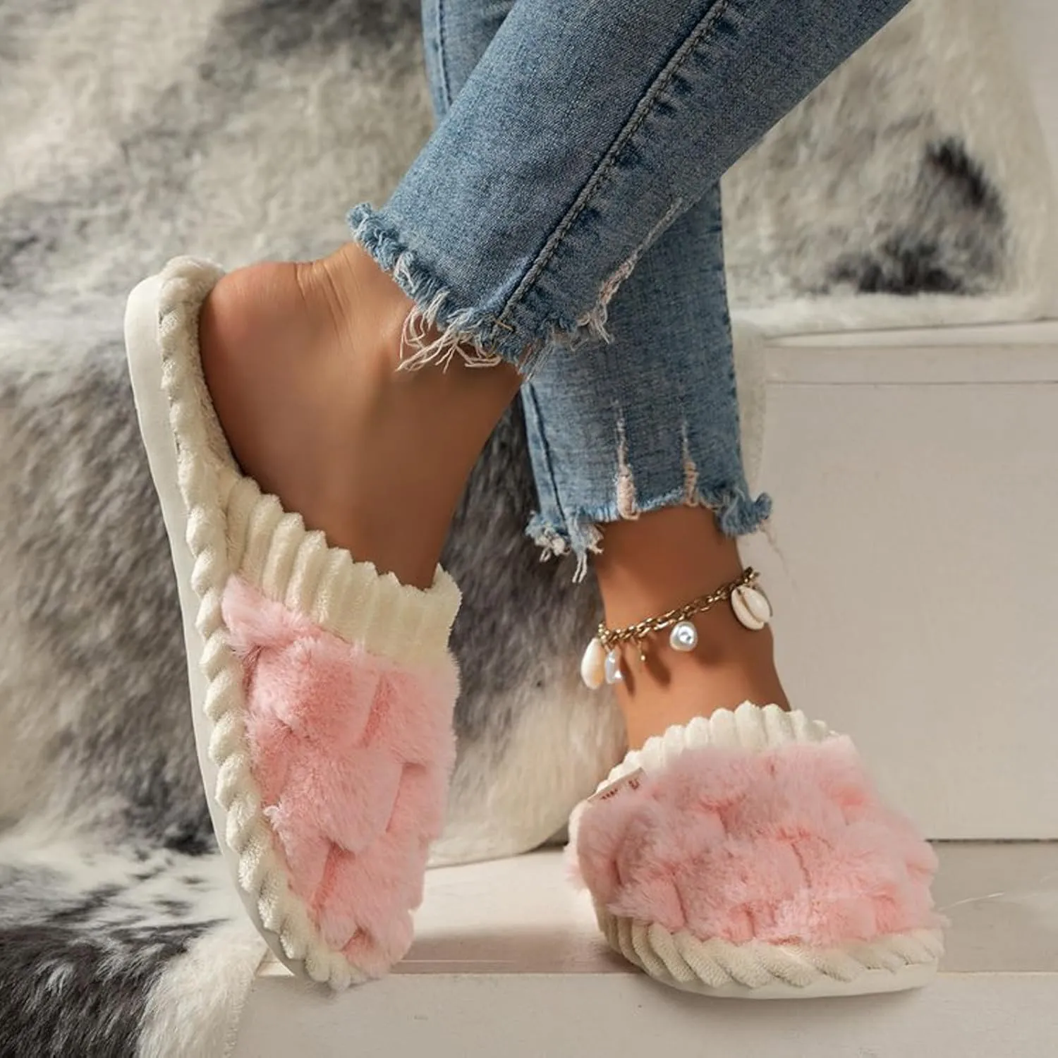 Winter Slippers Woman Memory Foam Fluffy Soft Warm Slip on Slippers Anti-Skid Cozy Plush Slippers for Indoor Outdoor