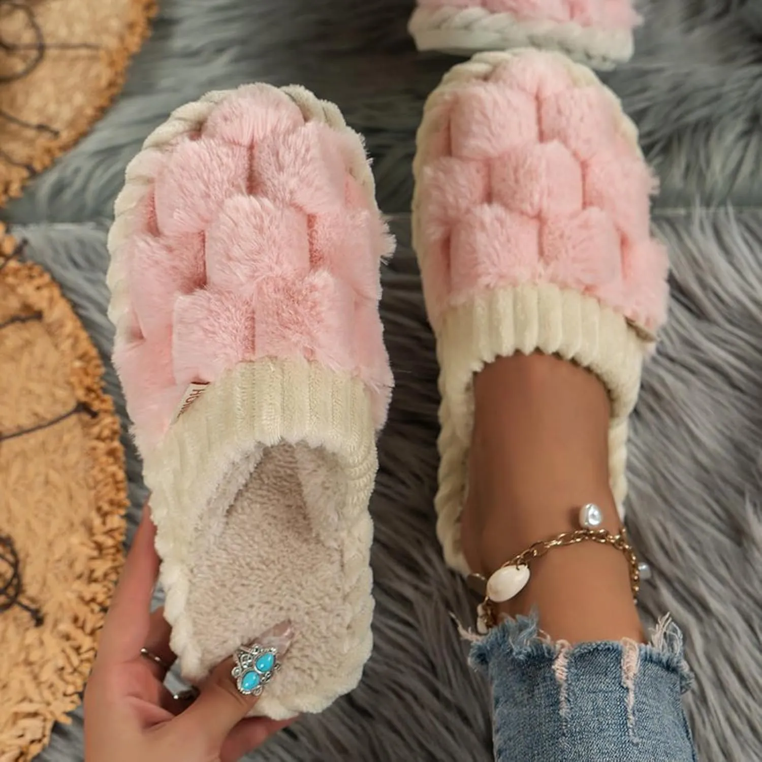 Winter Slippers Woman Memory Foam Fluffy Soft Warm Slip on Slippers Anti-Skid Cozy Plush Slippers for Indoor Outdoor