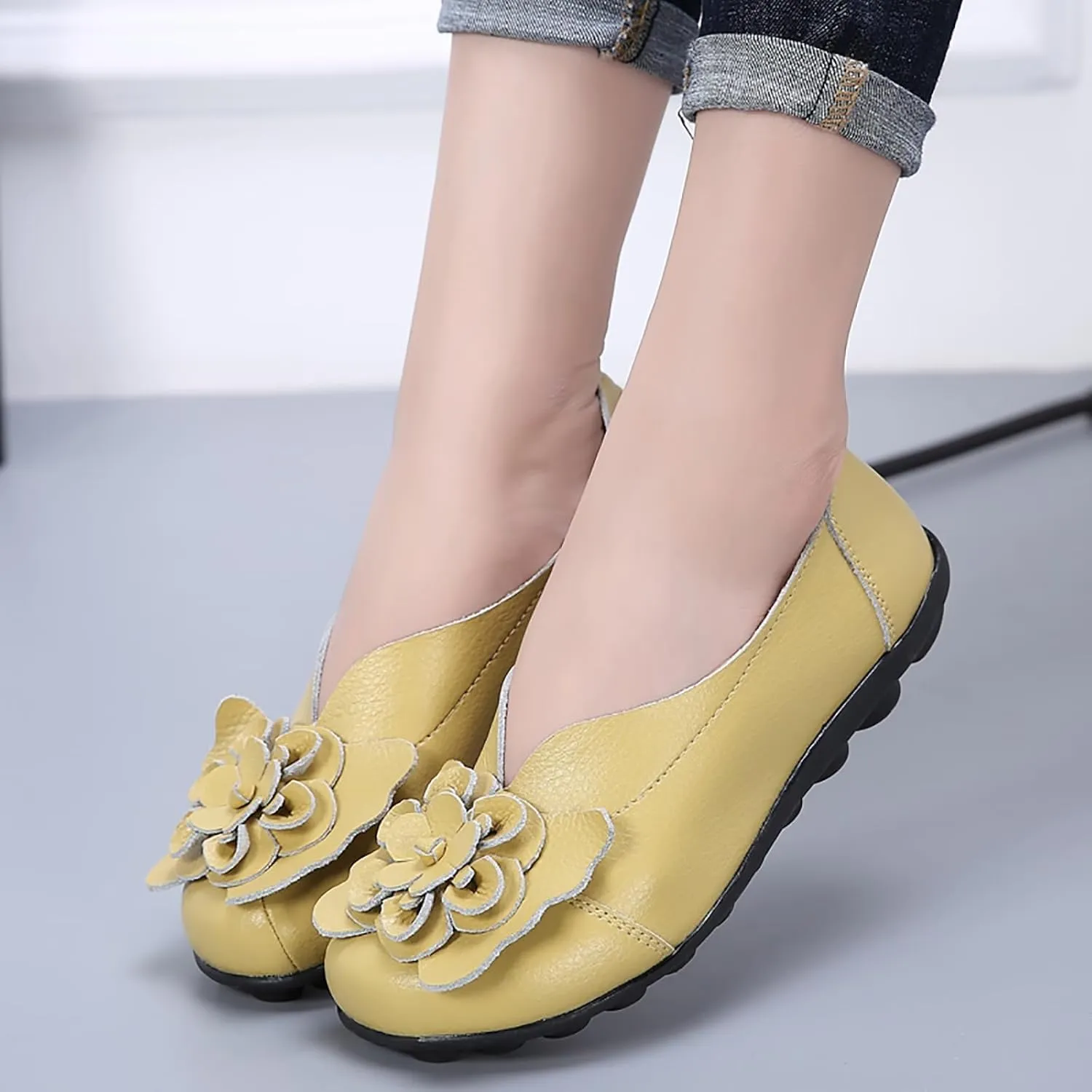 Womens Genuine Leather Loafers Wide Width Slip on Casual Round Toe Moccasins Driving Flats Lightweight Mom Nurse Walking Shoes
