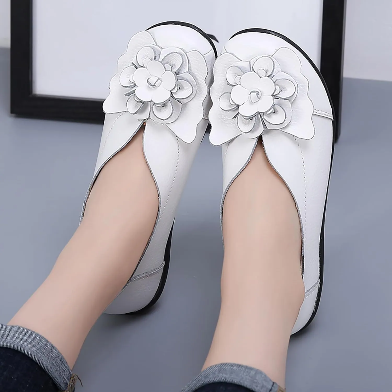 Womens Genuine Leather Loafers Wide Width Slip on Casual Round Toe Moccasins Driving Flats Lightweight Mom Nurse Walking Shoes